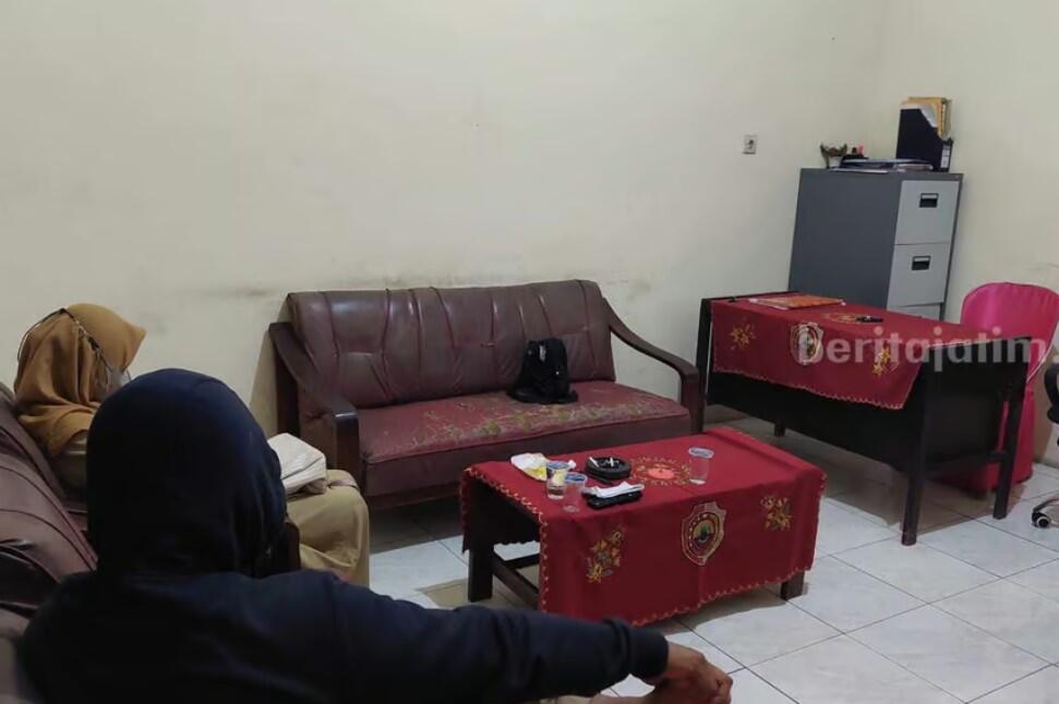 Suami di Mojokerto Gerebek Istri Oknum ASN Berduaan di Kamar Bersama Rekan Kerja