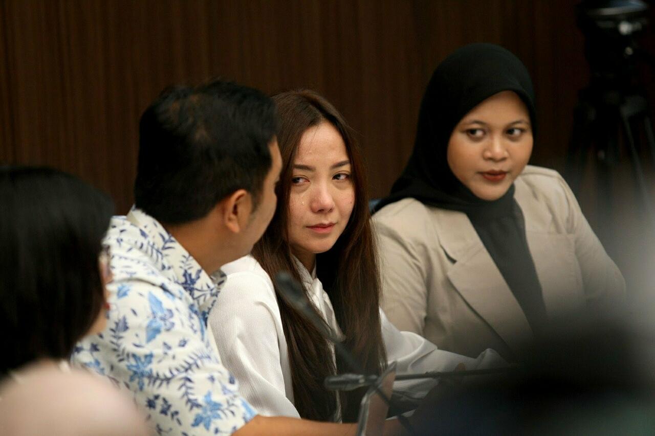 Sosok Cindra Aditi, Perempuan Cantik yang Wikwik Dengan Ketua KPU!