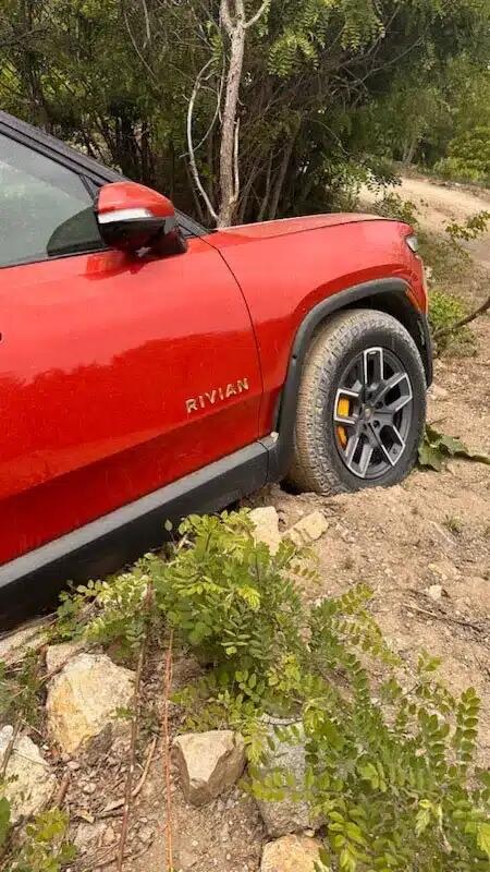 Tiga Perusahaan Towing Tolak Evakuasi Pickup Listrik dari Jurang, Apa Kendalanya ?