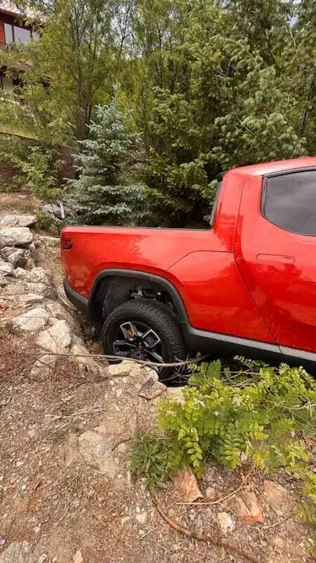 Tiga Perusahaan Towing Tolak Evakuasi Pickup Listrik dari Jurang, Apa Kendalanya ?