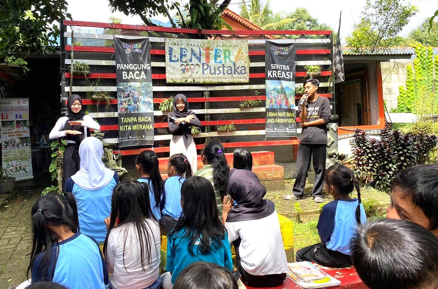 Ketika Relawan Jadikan Taman Bacaan sebagai Jalan Hidup