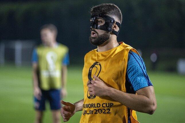 Para Pemain Dan Topeng Pelindungnya di Turnamen Internasional