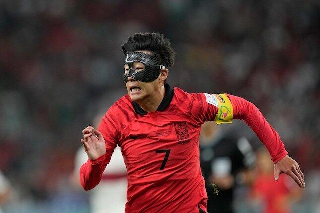 Para Pemain Dan Topeng Pelindungnya di Turnamen Internasional