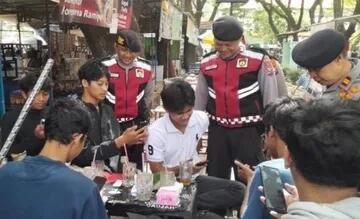 Brantas Judi Online, Polres Ponorogo Gelar Razia HP, Netizen: Melanggar Privasi!