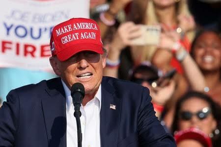 Ngeri, Untung Nggak Kayak John. F Kennedy! Donald Trump Diduga Ditembak saat Kampanye