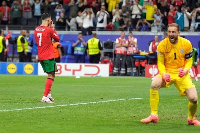 Ada 3 Kiper yang Pernah Tepis Penalti Cristiano Ronaldo dan Lionel Messi