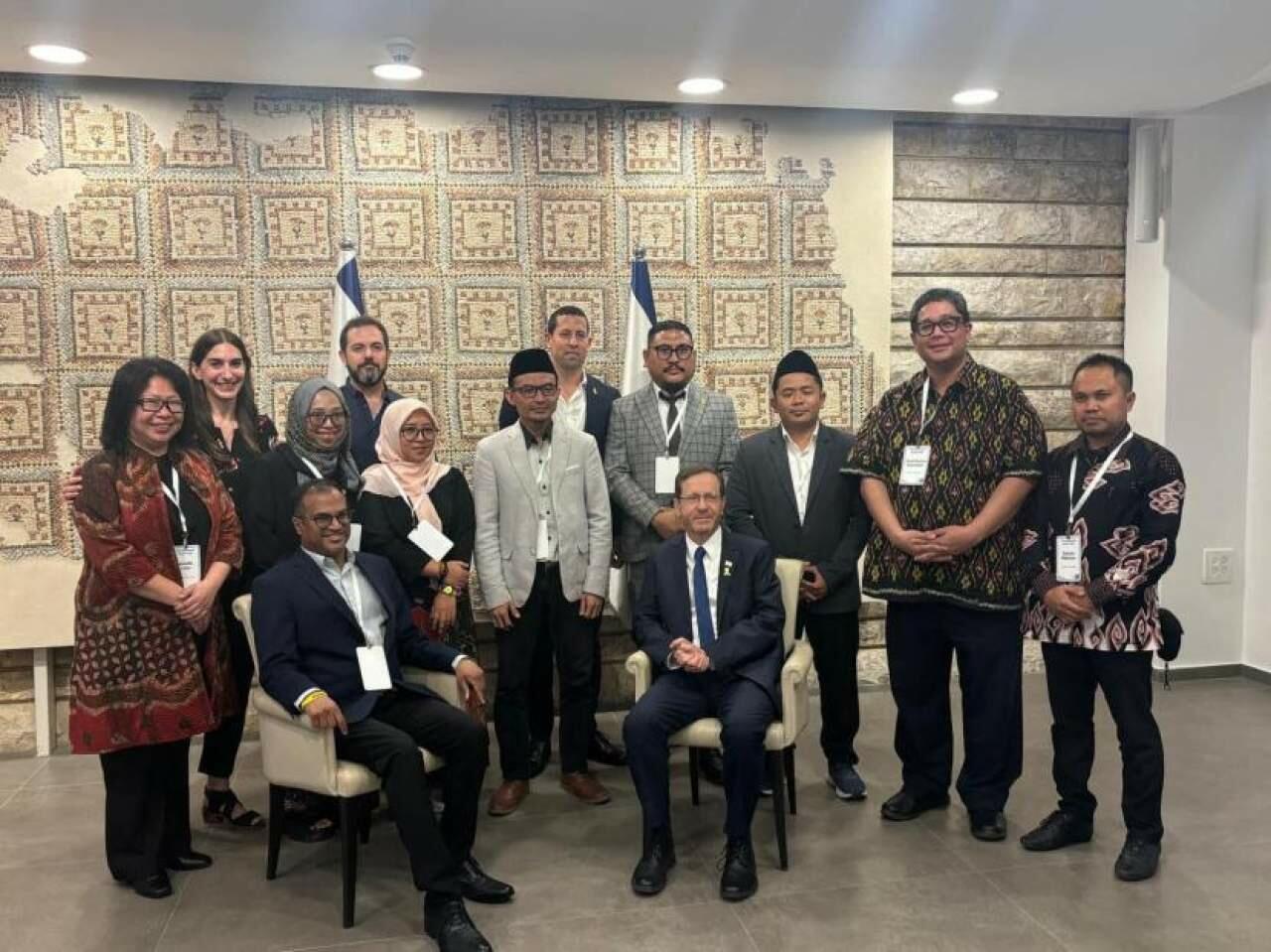 5 Orang Tokoh Muda Nahdlatul Ulama Bertemu dan Foto dengan Presiden Israel!