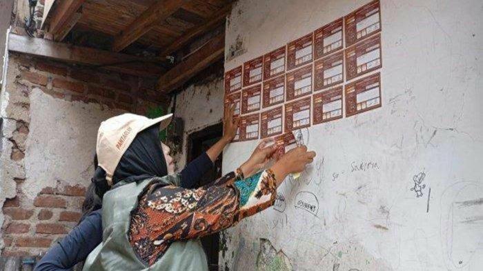 Overload! Rumah 6x8 Meter Dihuni 46 Orang di Cimahi! Emang Muat?