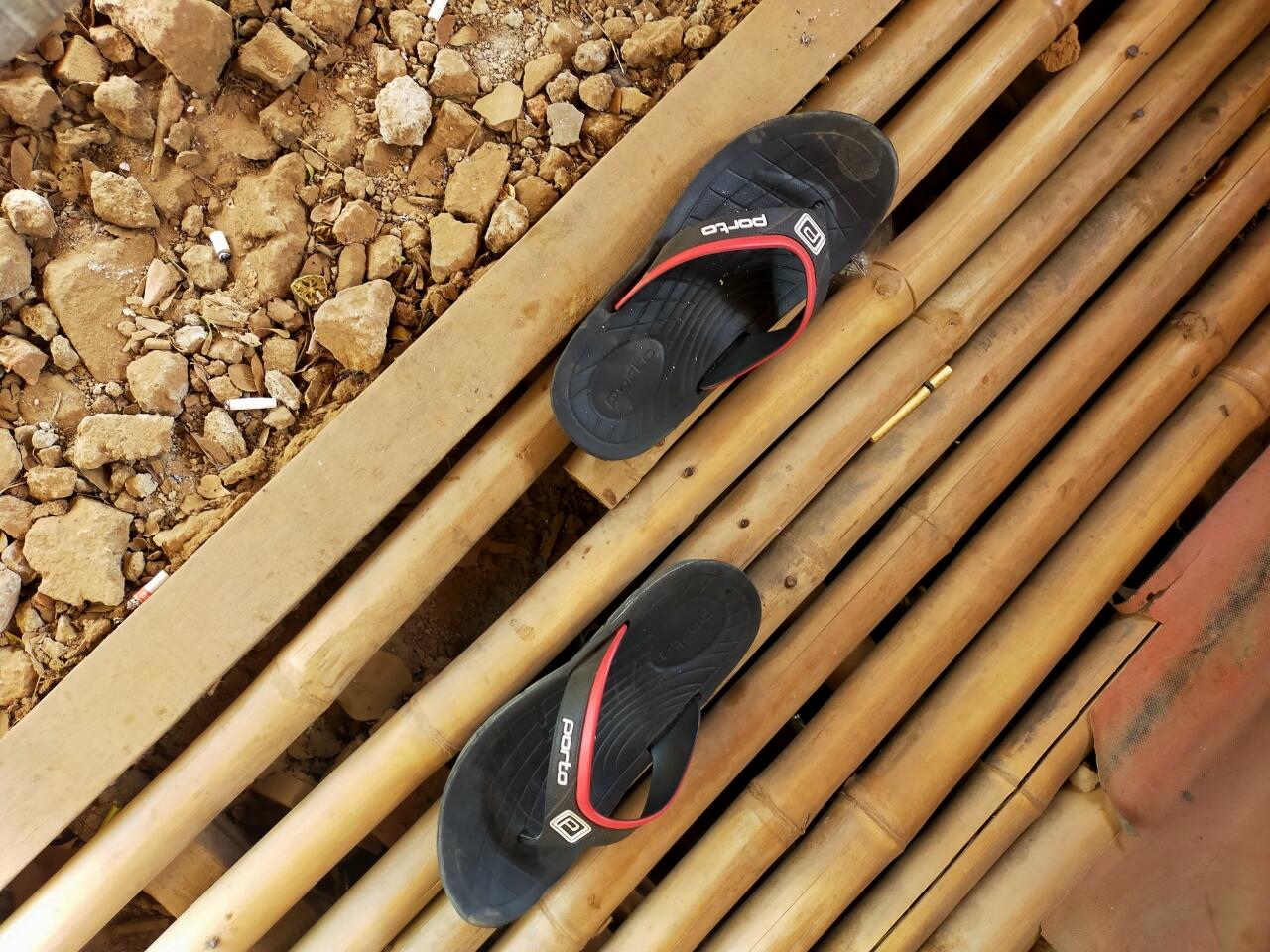 Sendal Terbagus Sepanjang Masa Tapi Bohong