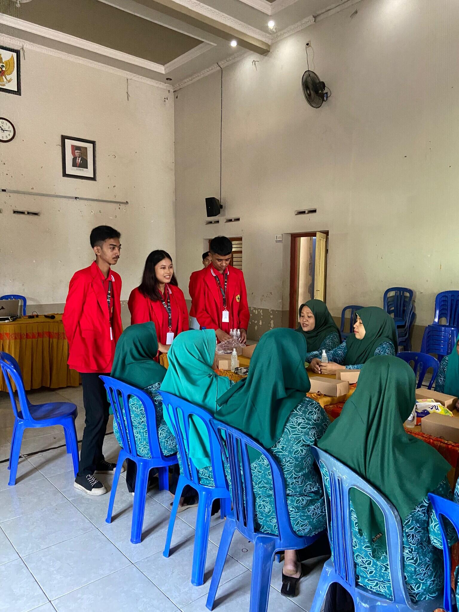 Pemanfaatan Serai Sebagai Spray Anti Nyamuk Untuk Pencegahan Demam Berdarah