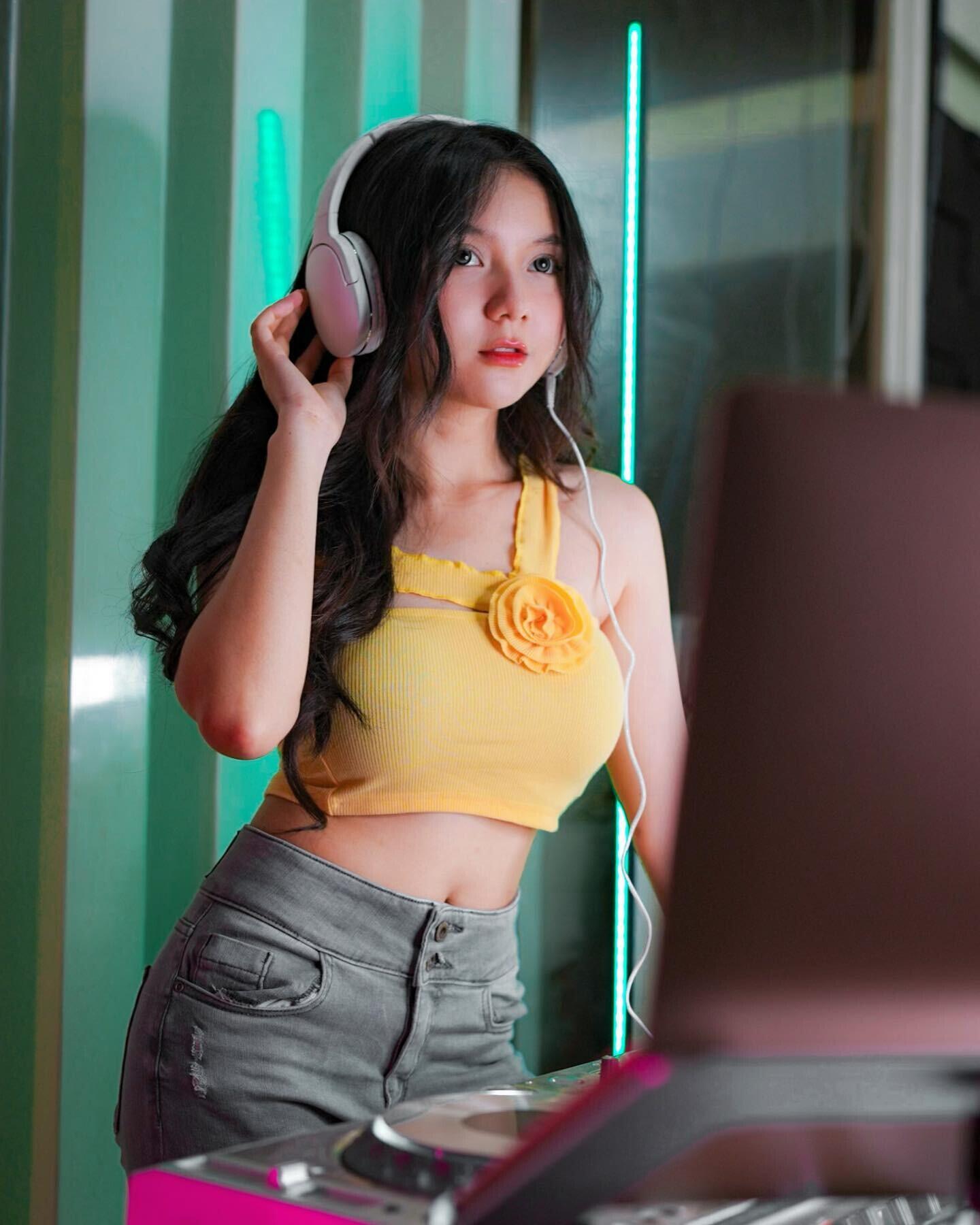 Foto Foto Kecantikan Sarah Viloid Yang Membuat Netizen Sulit Move On