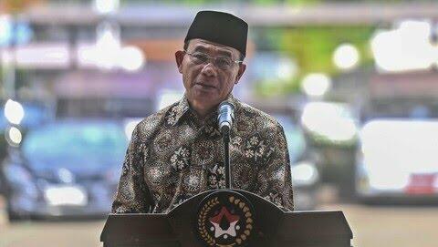 Makan Gratis Hanya Rp7.500, Muhadjir: Sangat Besar Itu!