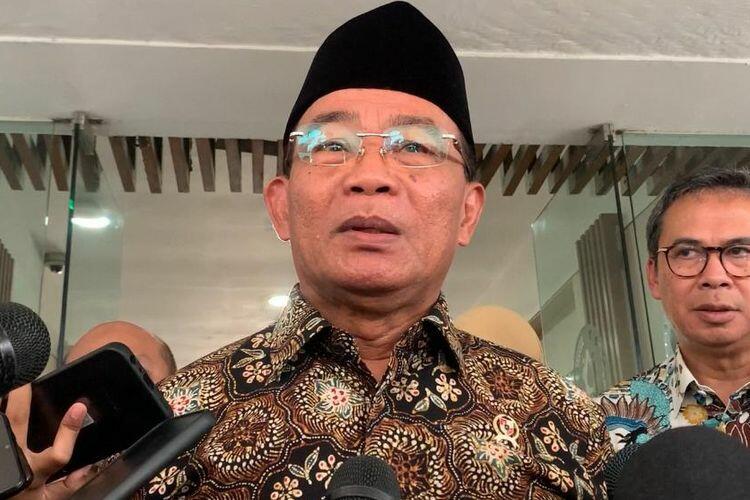 Makan Gratis Hanya Rp7.500, Muhadjir: Sangat Besar Itu!