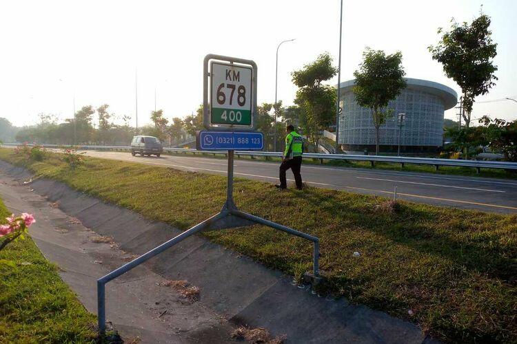 Dramatis! Kejar Elf Angkut Rokok Ilegal, 2 Mobil Bea Cukai Kecelakaan di Tol Jombang