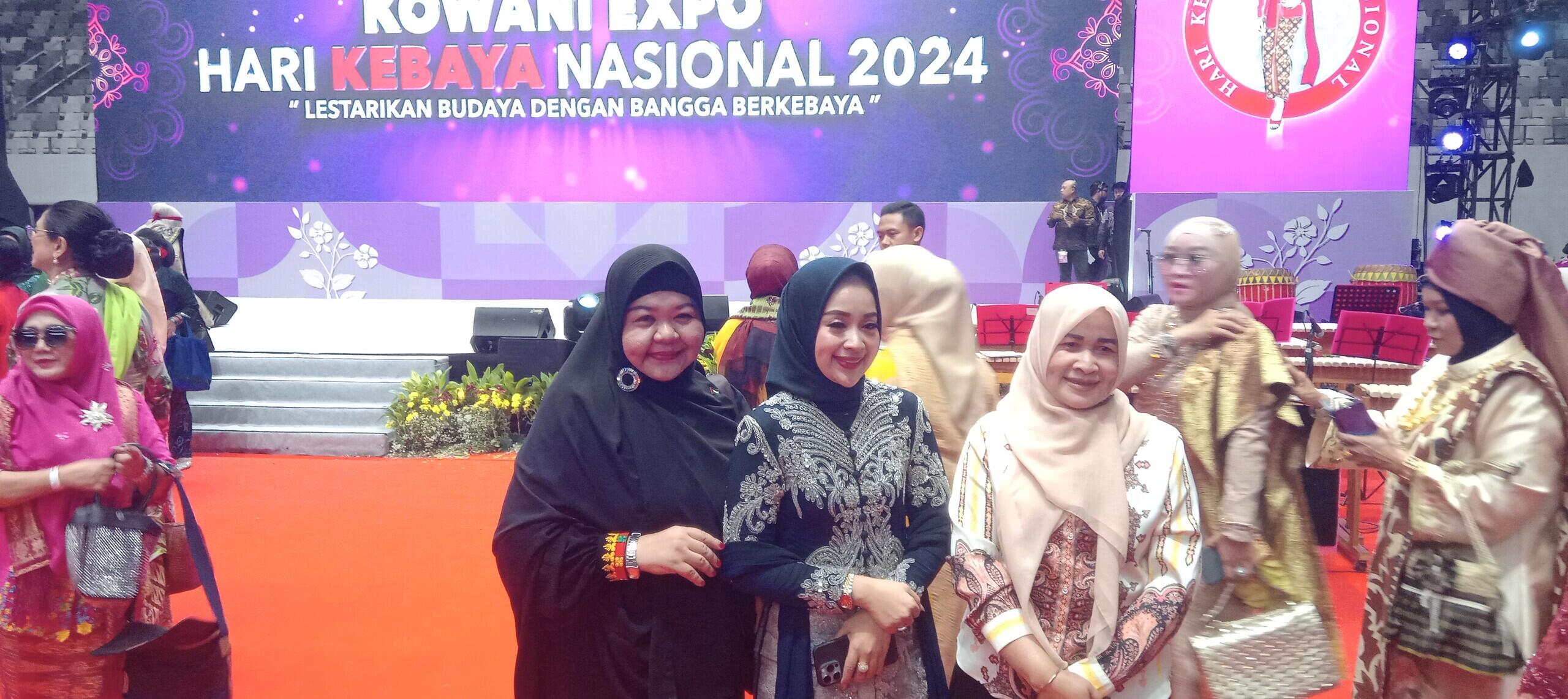 Ratna Sari Dewi, Istri Waka DPR Aceh Safaruddin Hadiri Hari Kebaya Nasional 2024
