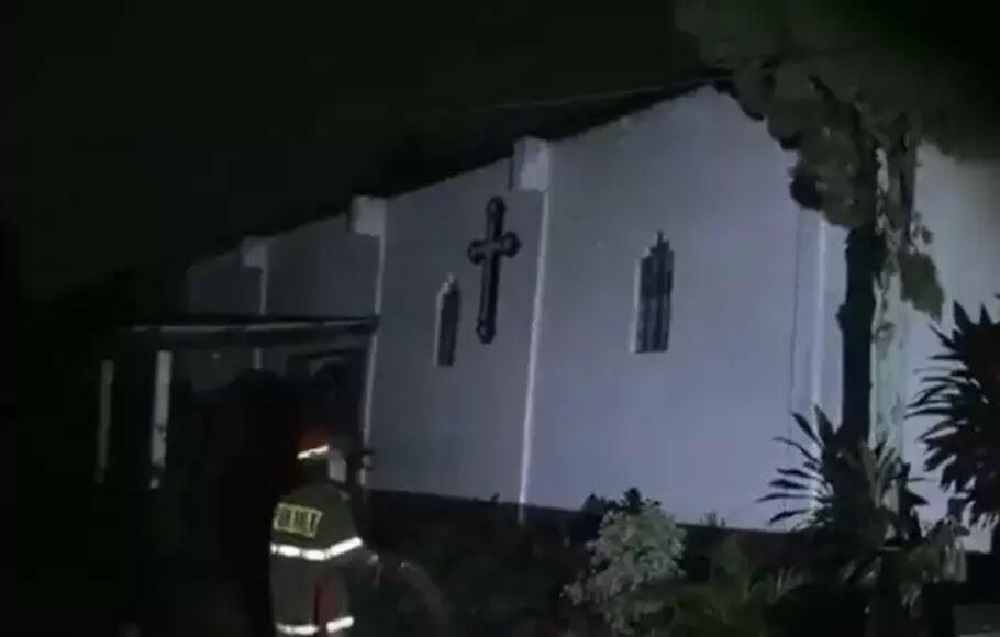 Peralatan Tak Memadai, Damkar Depok Minta Maaf Gagal Padamkan Gereja!
