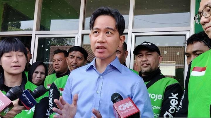 Gibran Pamer Makan Siang Gratis, Per Anak Dapat Nasi, Ayam, Sayur, Buah dan Susu!