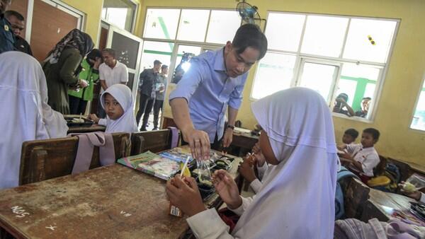 Uji Coba Program Makan Siang Gratis di Sekolah Dasar: Menjaga Gizi Anak Sekolah