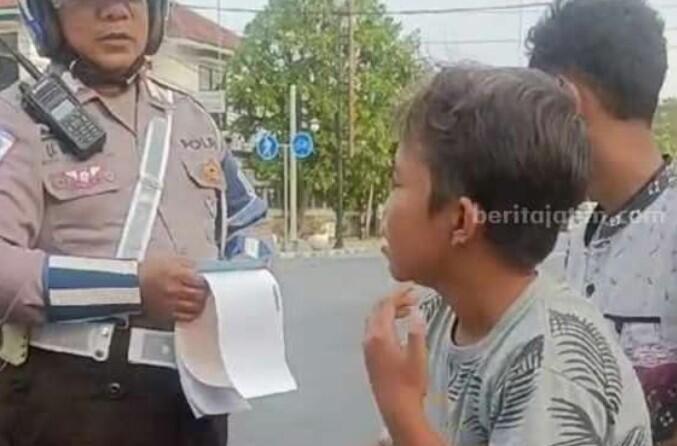 Viral, Bocil di Jombang Menangis Menolak Ditilang saat Terjaring Operasi Patuh Semeru