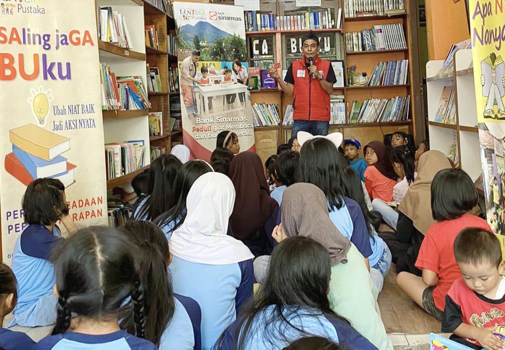 Ajarkan Pentingnya Menabung, Bank Sinarmas Gelar Edukasi Keuangan di Taman Bacaan