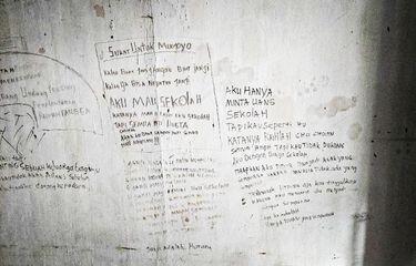 Tulisan Dinding Ibu dan Anak yang Ditemukan Tinggal Kerangka untuk Sang Ayah