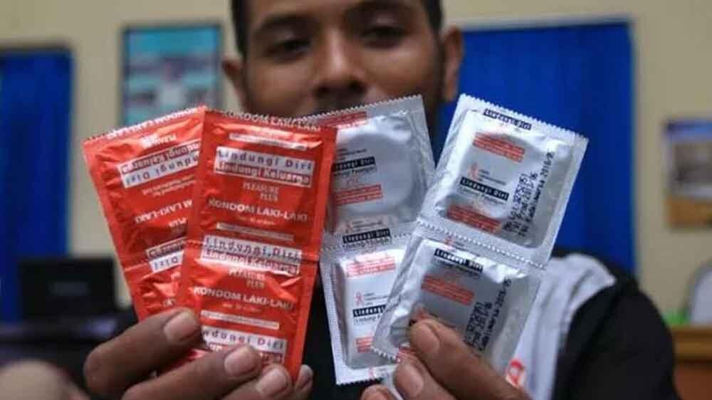 Jokowi Teken Aturan Penyediaan Alat Kontrasepsi Bagi Usia Sekolah dan Remaja