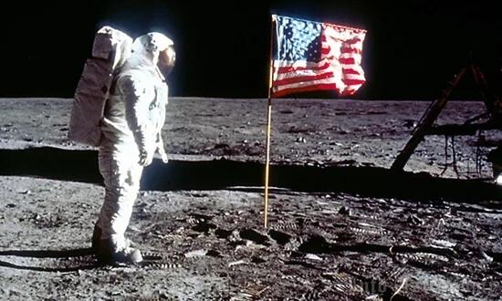 Apa yang Terjadi pada Bendera yang Tertinggal di Bulan?