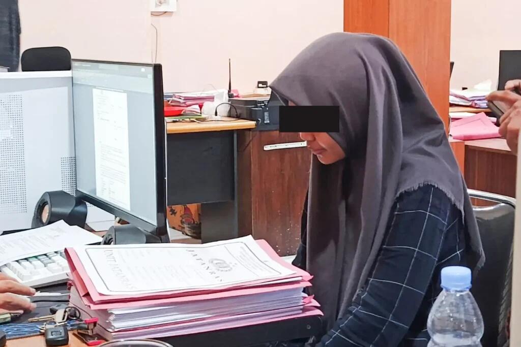 Wanita Berhijab Nekat Curi iPhone Demi Donasi ke Palestina! Dedikasi Luar Biasa!