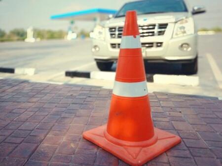 Ini Alasannya, Ada Cone Ditaruh Di Depan Mobil Saat Isi Bensin SPBU