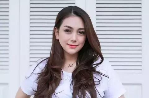 Celine Evangelista Dikabarkan Pindah Agama, Umi Pipik: Dia Sudah Mualaf