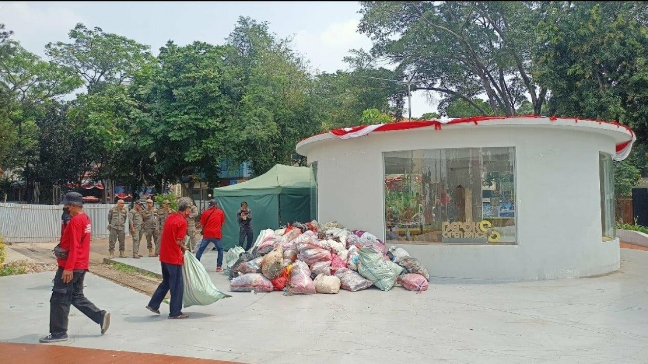 Kader PDIP Kirim Tumpukan Sampah ke Depan Kantor Walikota Depok, Apa Sebabnya?