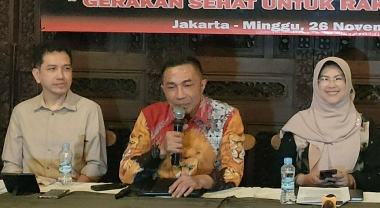 3 Potret Akrab Dokter Tifa dengan Dharma Pangrekun, Yakin Sahabatnya Tak Catut KTP