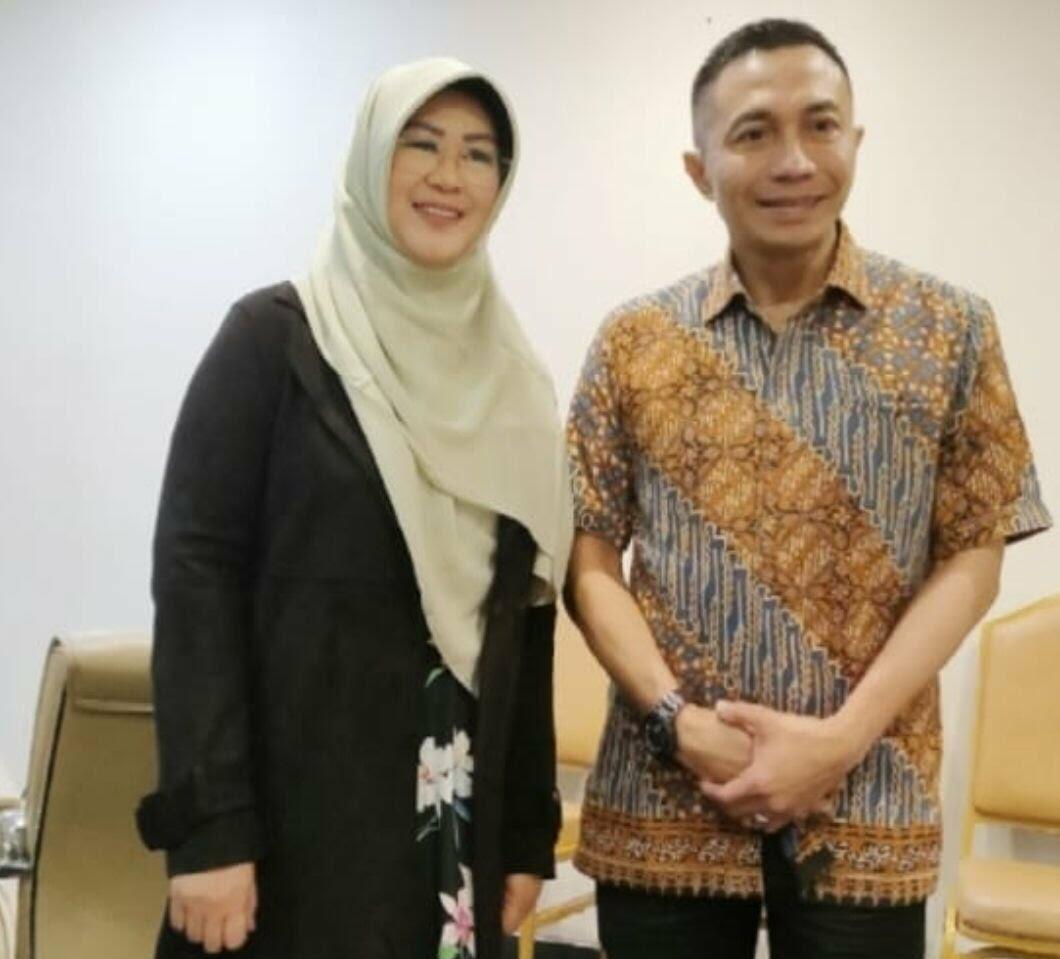 3 Potret Akrab Dokter Tifa dengan Dharma Pangrekun, Yakin Sahabatnya Tak Catut KTP