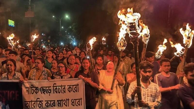 Ngeri! Dokter Magang di India Tewas Dirudapaksa Belasan Orang, Aksi Demo pun Merebak!