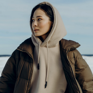 Hoodie Pakaian Hangat Fashion Item yang Tak Pernah Mati