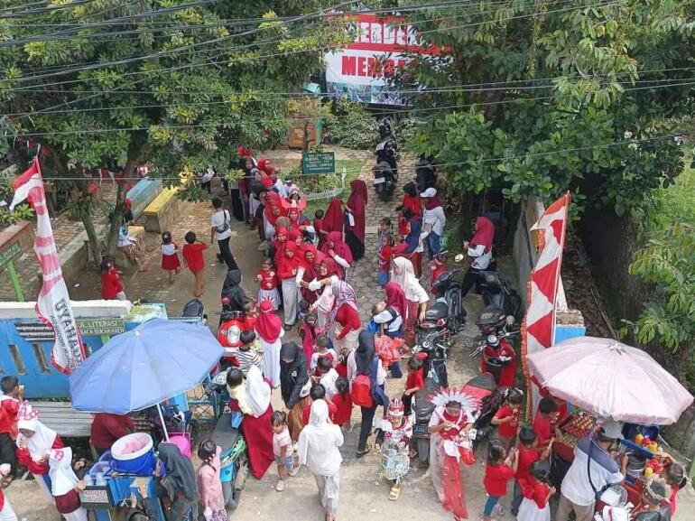 Jajanan Kampung Gratis Ala Taman Bacaan di Hari Kemerdekaan RI