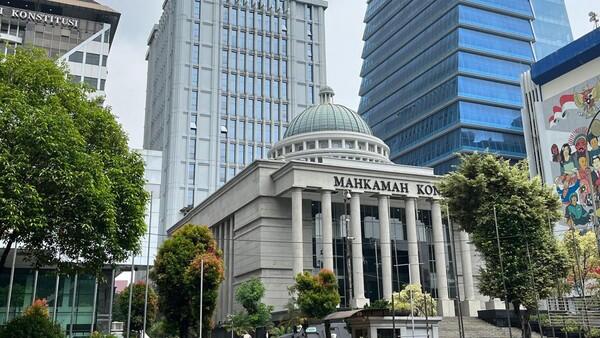 MK Tolak Ubah Syarat Usia Cagub, Anwar Usman Tak Dilibatkan Ambil Putusan