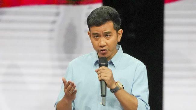 Makan Siang Gratis Tanpa Batasan Nasi