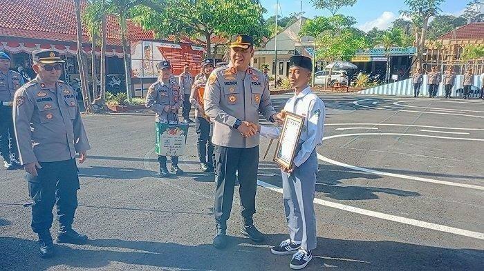 Wow! Pelajar Pemanjat Tiang Bendera di Tasik Ditawari jadi Polisi, Tapi Ada Syaratnya