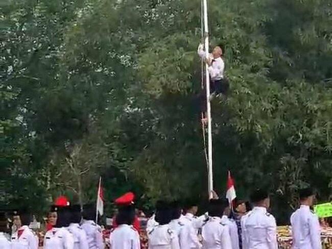 Wow! Pelajar Pemanjat Tiang Bendera di Tasik Ditawari jadi Polisi, Tapi Ada Syaratnya