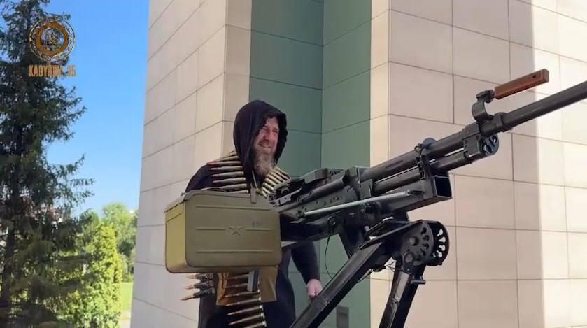 Dipasangi Senapan Mesin Berat, Pemimpin Chechnya Akan Kirim Cybertruck ke Garis Depan