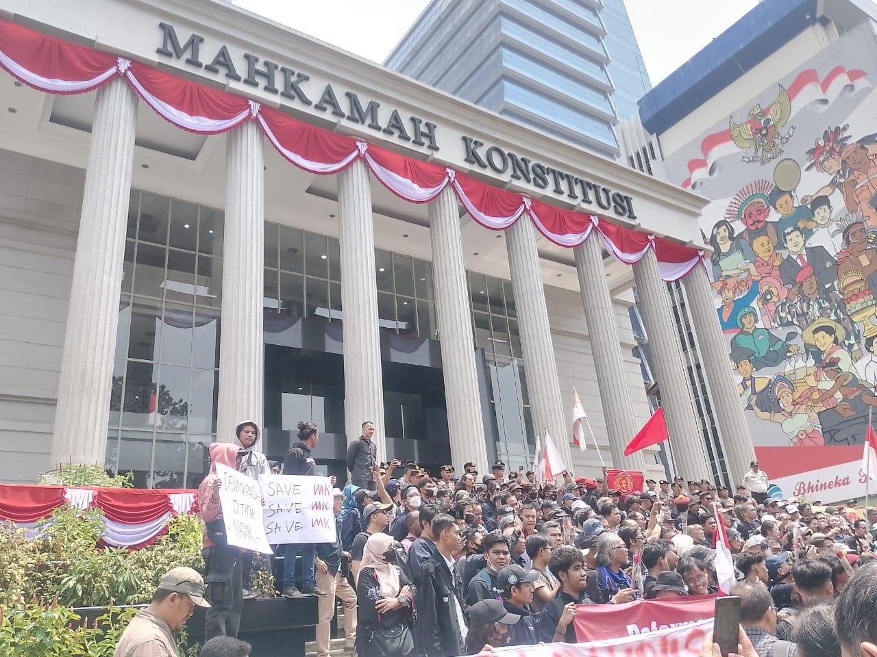 Tragedi Pembegalan Konstitusi