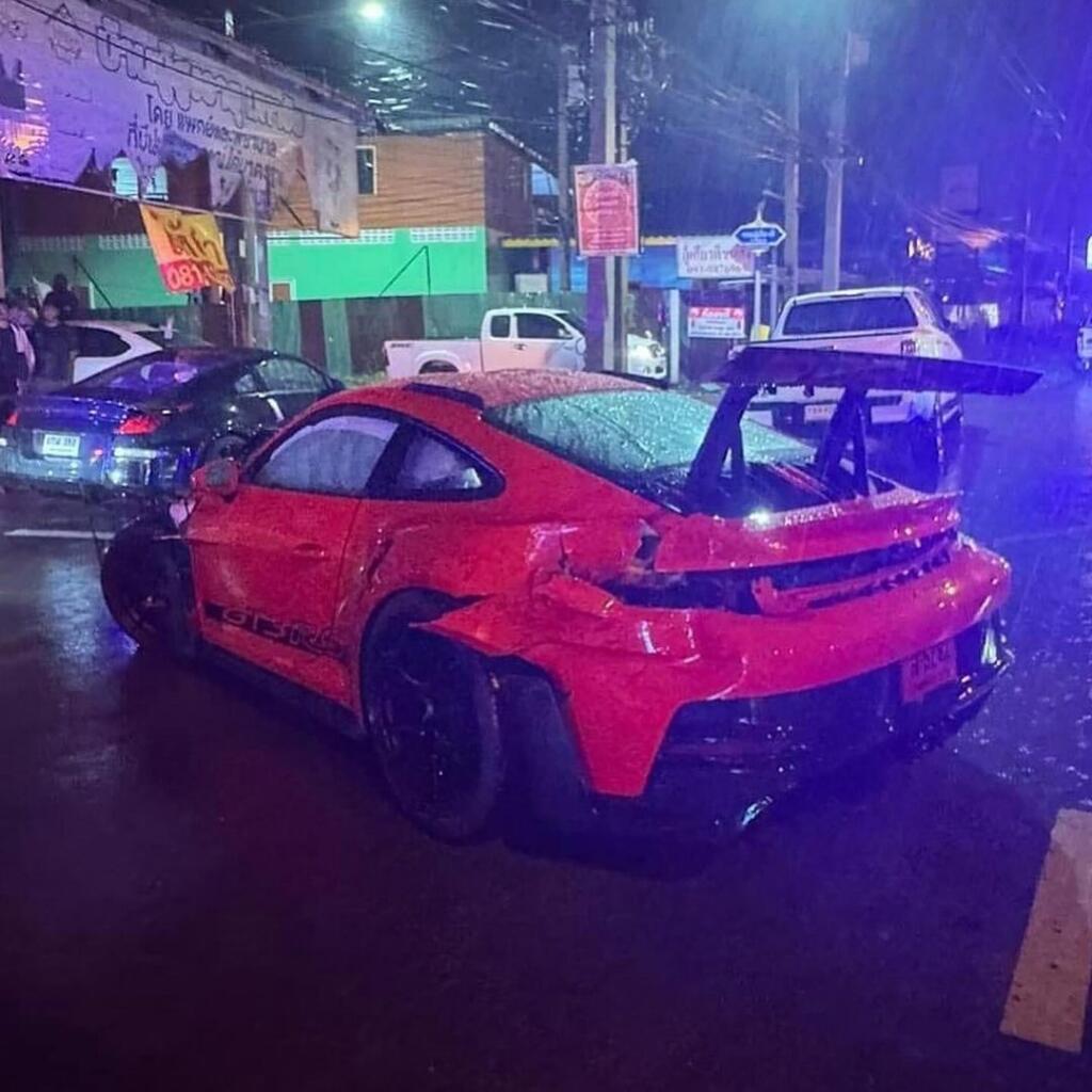 Hujan Membawa Luka | Ferrari 296 dan Porsche GT3 RS Rungkad Saat Main Hujan-hujanan