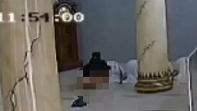 Viral Pria Buka Celana dan Lecehkan Jemaah Wanita yang Sedang Salat di Masjid!