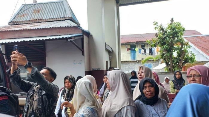 Keluarga Eks Gubernur Malut AGK Teriak 'Tangkap Bobby Nasution'