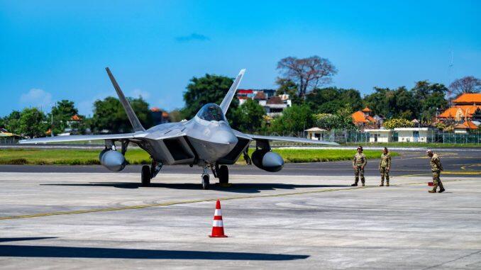 F-22 Raptor Singgah di Bali Untuk Isi Ulang Bahan Bakar, Kira-Kira Berapa Biayanya ?