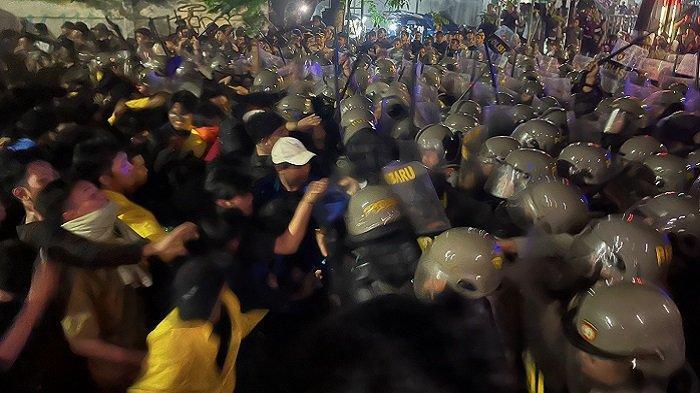 Bentrok Unjuk Rasa RUU Pilkada di Banjarmasin, 15 Mahasiswa Terluka