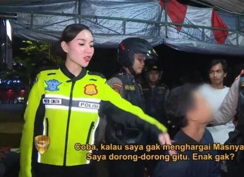 Polda Jatim Klarifikasi Polwan Ganggu Orang Makan, Minta Netizen Berhenti Framing!