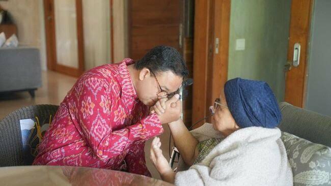 Sudah Pakai Tenun Merah tapi Tak Terlihat di PDIP, ke Mana Anies?