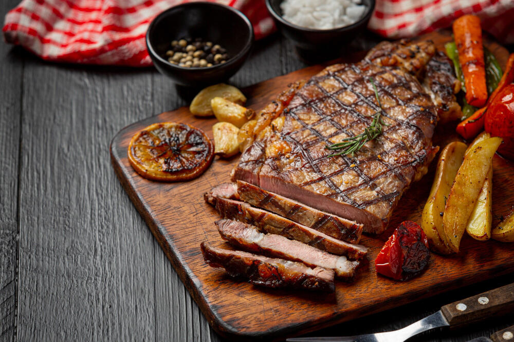 Bagaimana Cara Makan Steak yang Benar?